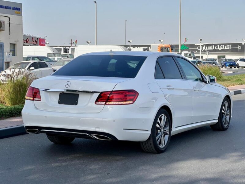 MERCEDES-BENZ E 300 3.5L V6 petrol engine WHITE Black 2015
