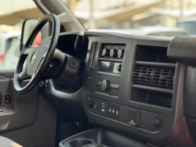 2019 Chevrolet Express Van Automatic V8 White Beige