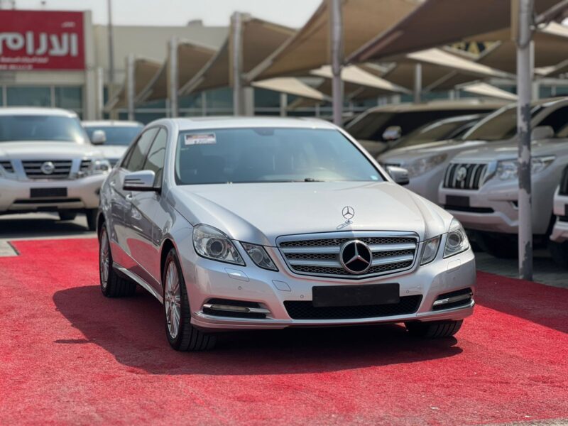 2011 Mercedes-Benz E300 Korean Specs V6 Low Mileage Silver Black