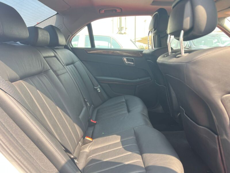 2011 Mercedes-Benz E300 Korean Specs V6 Low Mileage Silver Black