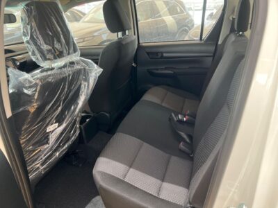 Toyota Hilux TOYOTA HILUX 2.4L 2WD MODEL 2025 White Black