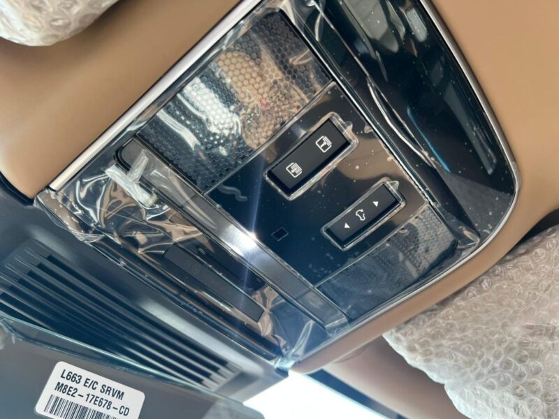 2025 Land Rover Range Rover RANGE ROVER SV Black Tan AWD