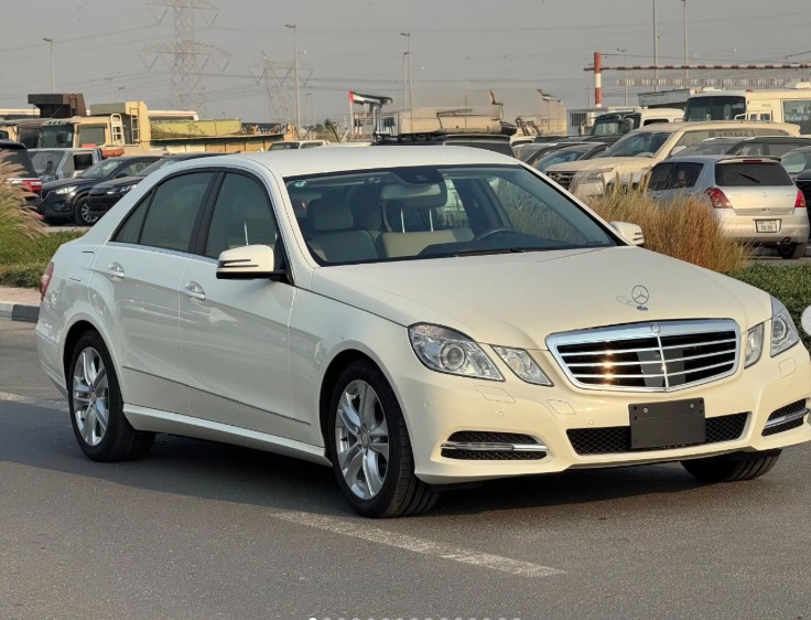 Mercedes Benz E350 3.5-liter V6 Engine 2013 Very Clean Car White