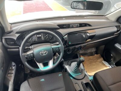 Toyota Hilux TOYOTA HILUX 2.4L 2WD MODEL 2025 White Black