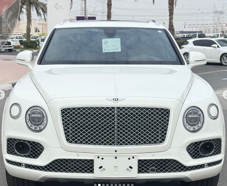 2017 BENTLEY BENTAYGA MULLINER 6.0-liter twin-turbocharged W12 White
