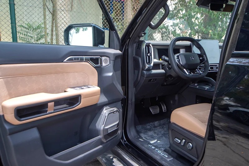 2025 Jetour T2 2.0L 4WD TRIFLE EDITION Black Tan