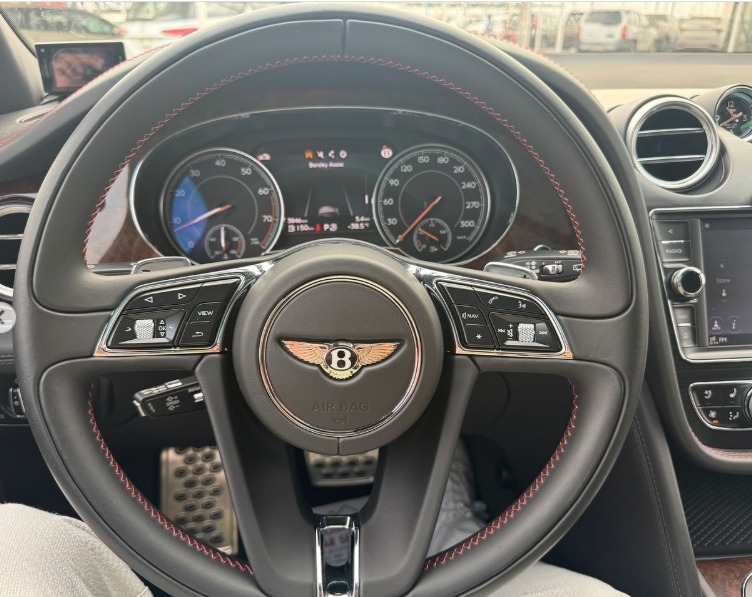 2017 BENTLEY BENTAYGA MULLINER 6.0-liter twin-turbocharged W12 White