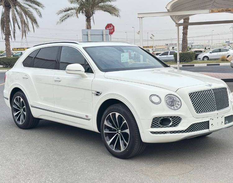 2017 BENTLEY BENTAYGA MULLINER 6.0-liter twin-turbocharged W12 White