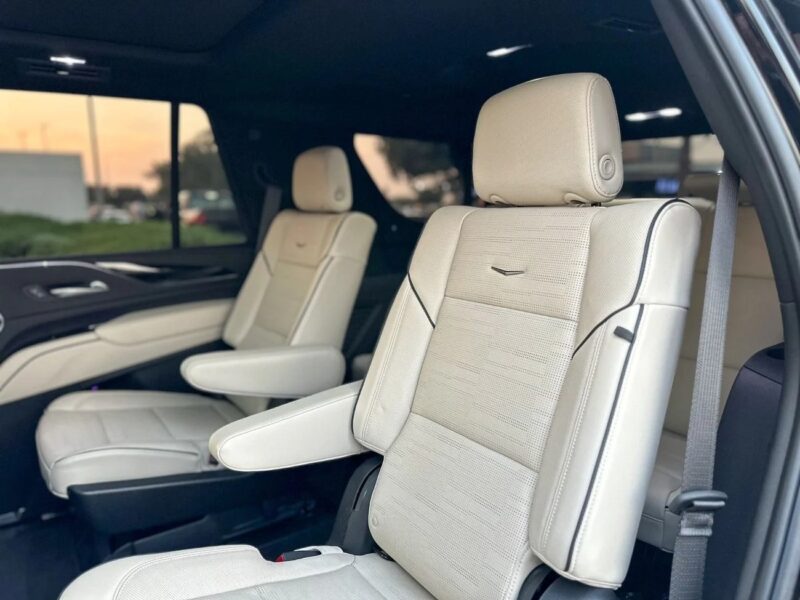 Cadillac Escalade Sport Platinum 6.2L 4WD 2023 Cadillac Escalade Black
