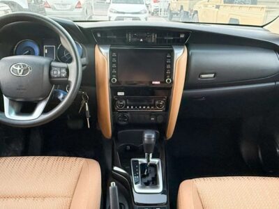 Toyota Fortuner Toyota Fortuner SR5 2.7L 4WD Full Option 2025