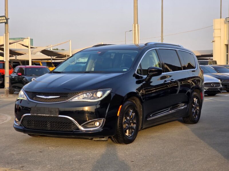 Chrysler Van 3.6-liter Pentastar V6 Engine 2020 Black Full Option