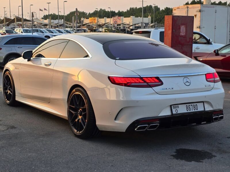 Mercedes-Benz S 560 4.0L Twin-Turbo V8 Engine 2018 White Red
