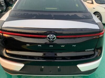 2023 Toyota Crown 2.5 L Inline‑4 Hybrid e‑CVT AWD White