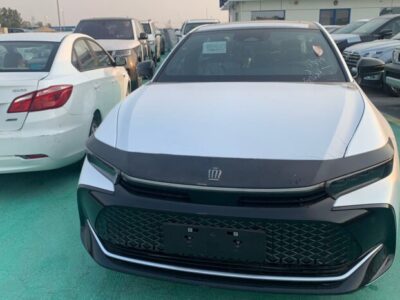 2023 Toyota Crown 2.5 L Inline‑4 Hybrid e‑CVT AWD White