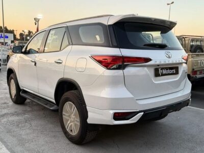 Toyota Fortuner Toyota Fortuner SR5 2.7L 4WD Full Option 2025