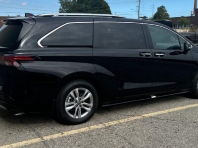 2024 Toyota Sienna 2.5 L inline‑4 with hybrid Synergy Black Grey