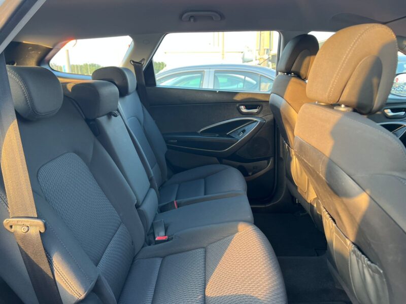 2016 Hyundai Santa Fe V6 7 Seaters GCC 3.3L White Black
