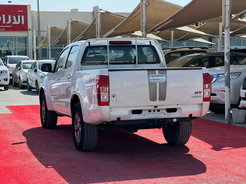 2016 Isuzu D Max 4X4 GT Manual Diesel 2.5 Turbo Manual White Black