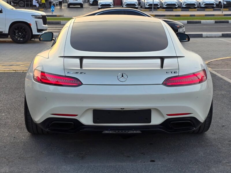 2015 Mercedes-Benz GTS Coupe White Red GCC Specs