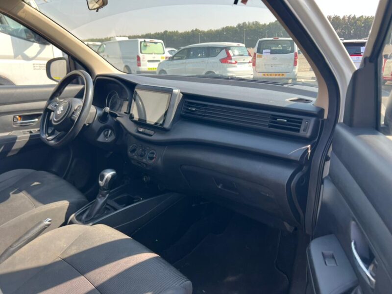 2022 Suzuki Ertiga Automatic GCC Specs V4 White Black