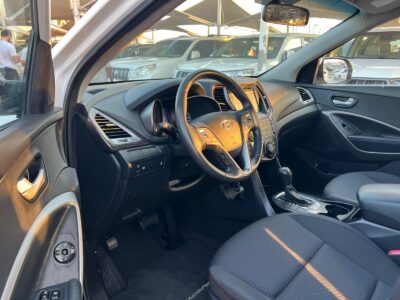 2016 Hyundai Santa Fe V6 7 Seaters GCC 3.3L White Black