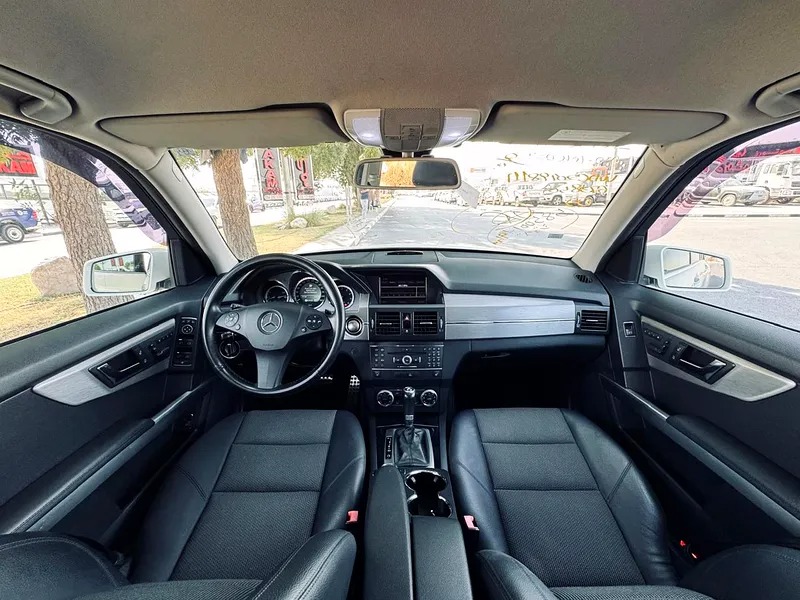 2011 Mercedes-Benz GLK-Class GLK 300 4matic Neat and Clean Car White Black