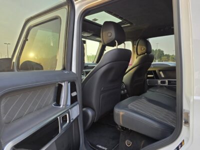Mercedes-Benz AMG G63 4.0L V8 Biturbo Twin-Turbo 2022 White Black