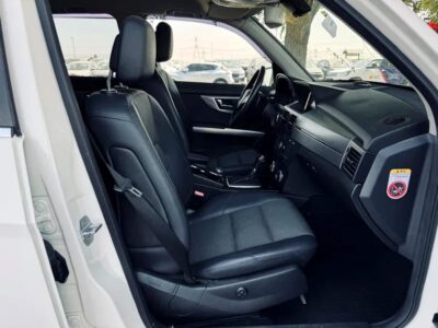 2011 Mercedes-Benz GLK-Class GLK 300 4matic Neat and Clean Car White Black