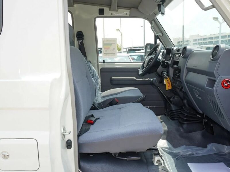 2025 Toyota Land Cruiser 70 4.0L V6 M/T White Grey GCC Specs
