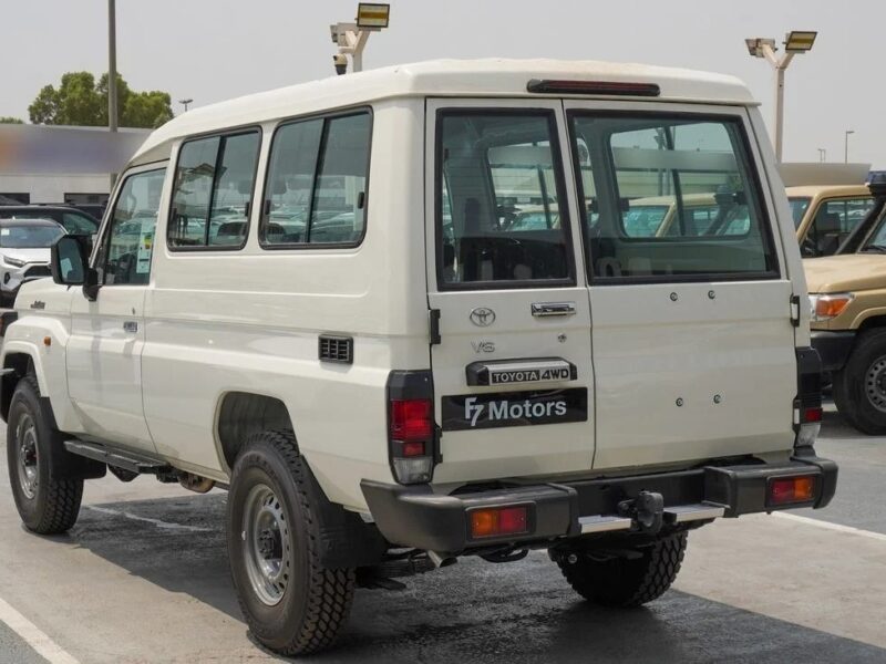 2025 Toyota Land Cruiser 70 4.0L V6 M/T White Grey GCC Specs