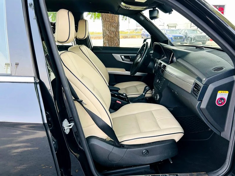 2010 Mercedes-Benz GLK-Class GLK 300 4matic Neat & Clean Car Black Beige