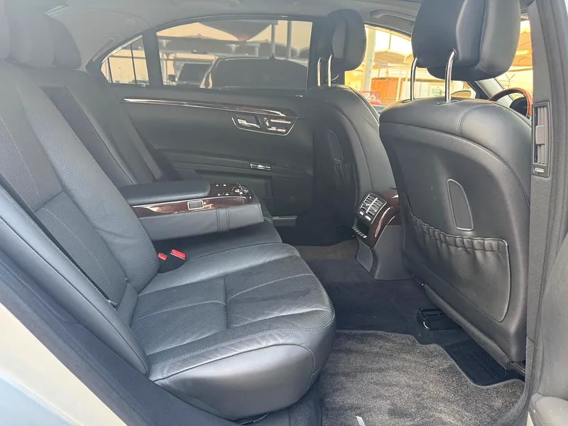 2008 Mercedes-Benz S-Class S 550 in Perfect Condition Silver Black
