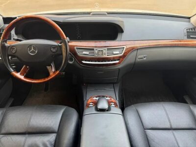 2008 Mercedes-Benz S-Class S 550 in Perfect Condition Silver Black