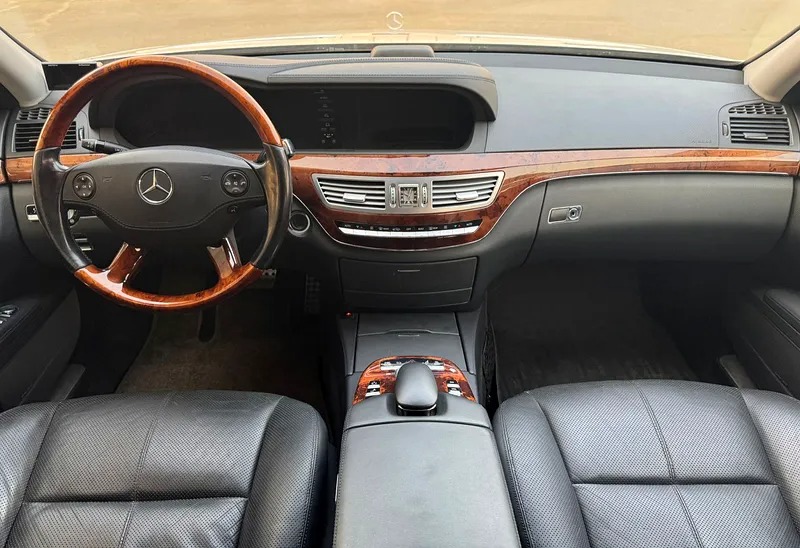 2008 Mercedes-Benz S-Class S 550 in Perfect Condition Silver Black