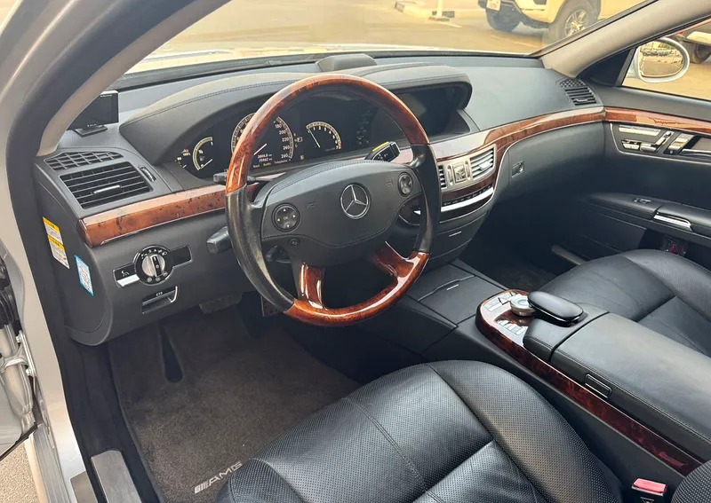 2008 Mercedes-Benz S-Class S 550 in Perfect Condition Silver Black