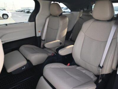 2024 Toyota Sienna 2.5 L Hybrid Powertrain White Beige