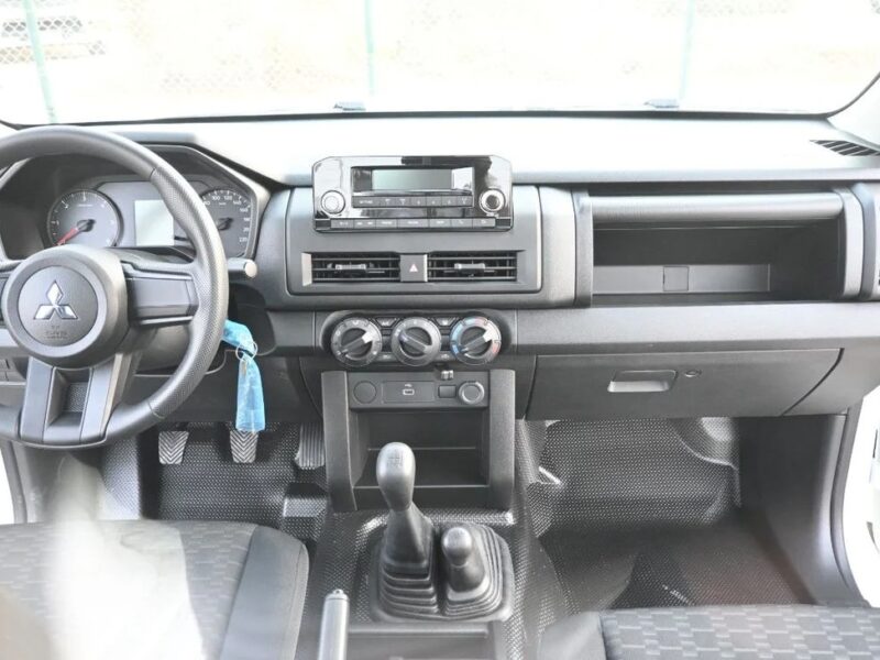 2026 Mitsubishi L200 L200 2.4L GL SCAB 4WD 5MT DIESEL M-LINE White Grey