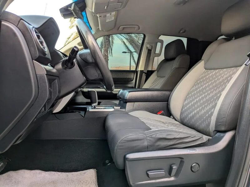 2018 Toyota Tundra Double Cab SR5 V8 5.7L 4X4 IN EXCELLENT CONDITION Grey