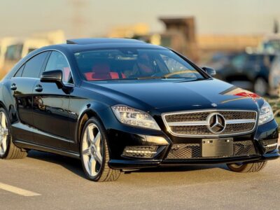 2012 Mercedes-Benz CLS 350 3.5 Liters V6 Sedan Black Red
