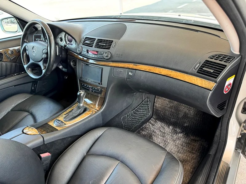 2007 Mercedes-Benz E-Class E 550 Silver Black in Perfect Condition