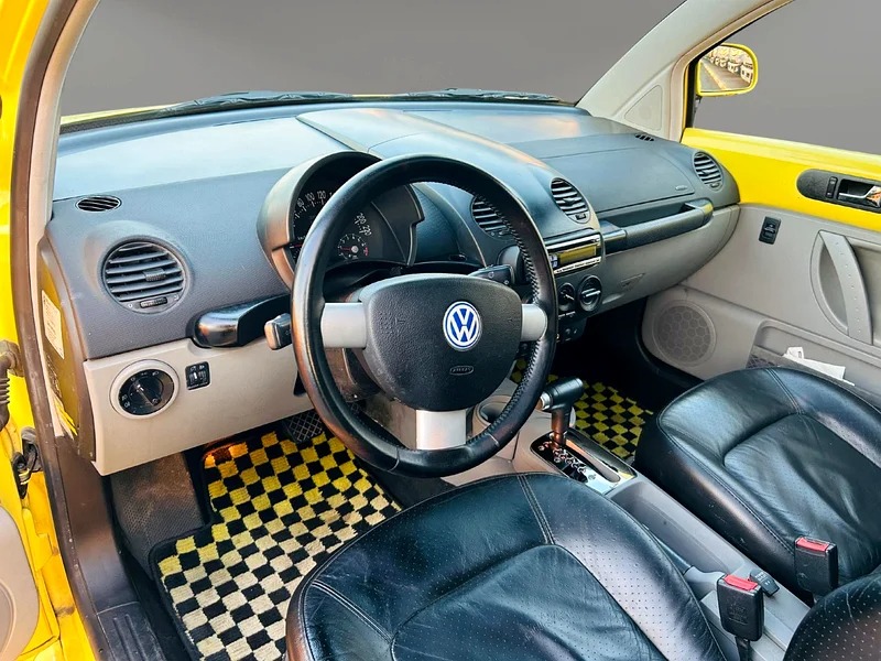 2001 Volkswagen Beetle Standard CLEAN CAR LOW MILEAGE Yellow Black