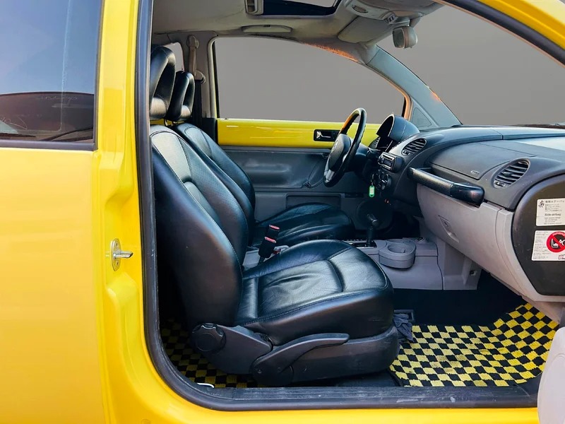 2001 Volkswagen Beetle Standard CLEAN CAR LOW MILEAGE Yellow Black