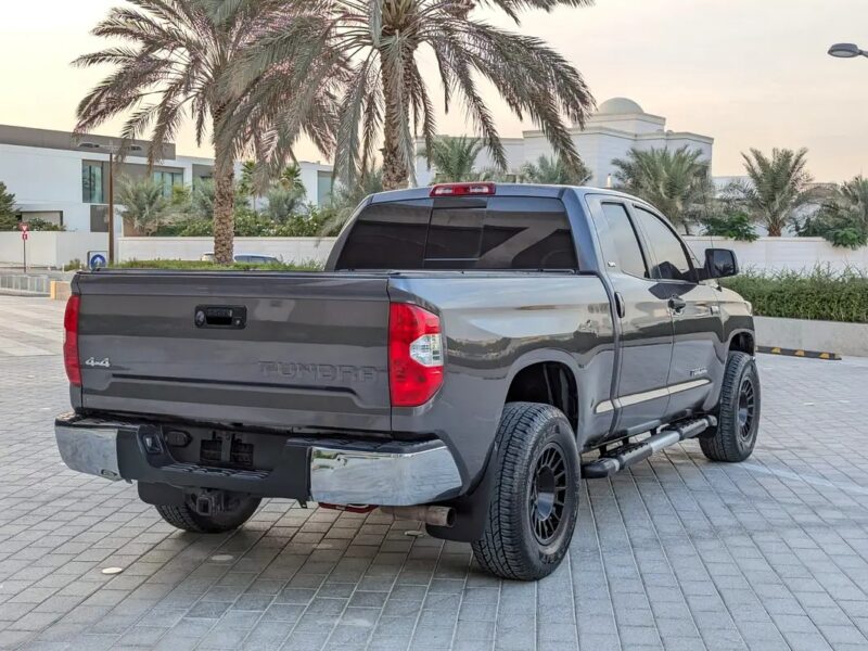 2018 Toyota Tundra Double Cab SR5 V8 5.7L 4X4 IN EXCELLENT CONDITION Grey