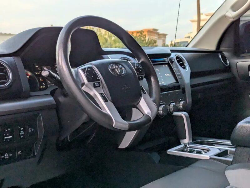 2018 Toyota Tundra Double Cab SR5 V8 5.7L 4X4 IN EXCELLENT CONDITION Grey