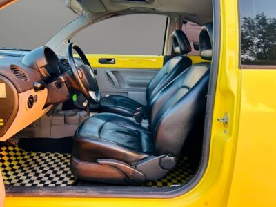 2001 Volkswagen Beetle Standard CLEAN CAR LOW MILEAGE Yellow Black