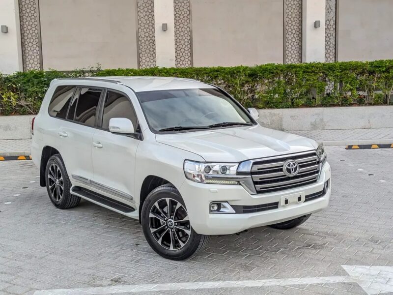 2019 Toyota Land Cruiser GXR 4.5L V8 Turbo Diesel White Beige GCC Specs