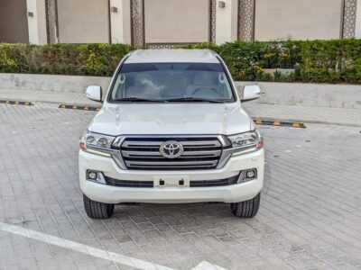 2019 Toyota Land Cruiser GXR 4.5L V8 Turbo Diesel White Beige GCC Specs