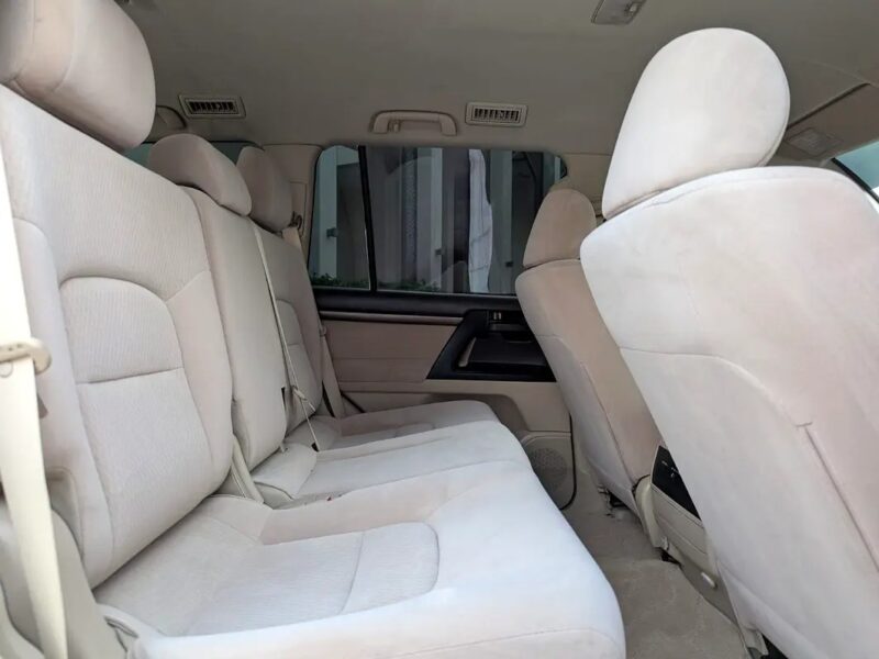 2019 Toyota Land Cruiser GXR 4.5L V8 Turbo Diesel White Beige GCC Specs