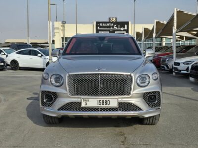BENTLEY Bentayga V8 Turbo Engine 2023 Silver Red GCC Specs