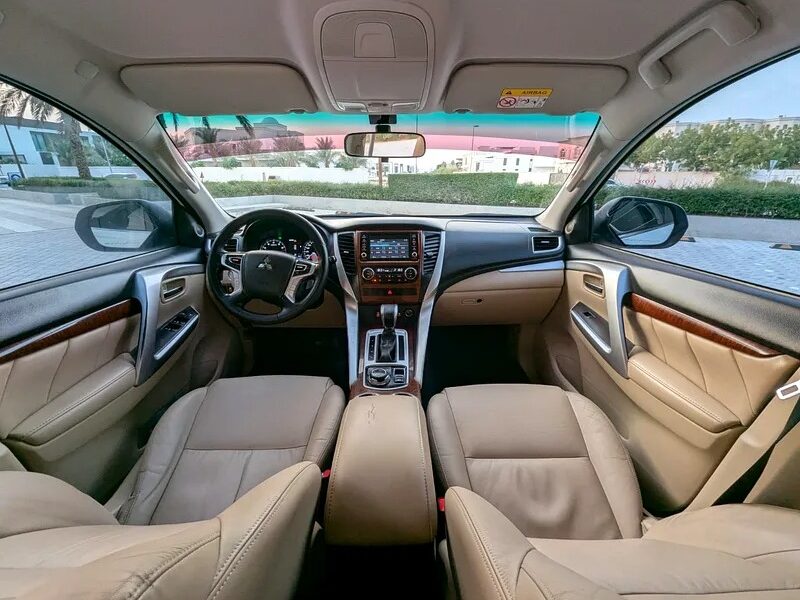 2017 Mitsubishi Montero Sport GLX 4WD GCC IN EXCELLENT CONDITION White Beige